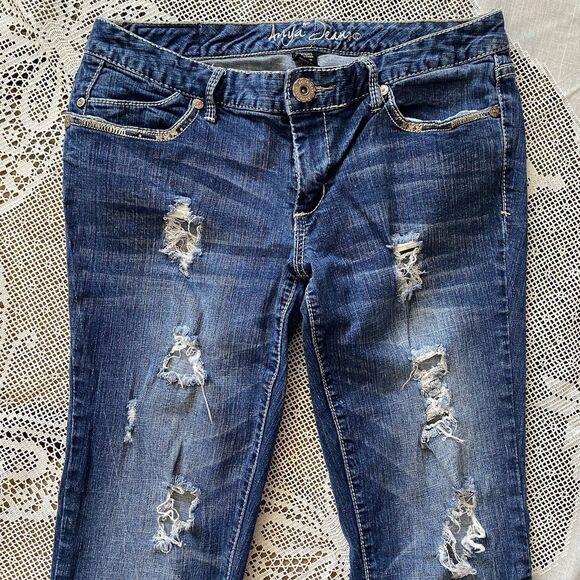 ARIYA Jeans Mid Rise Curvy Distressed Stretch Denim Embroidered Womens Jr 11 12 - Picture 4 of 8